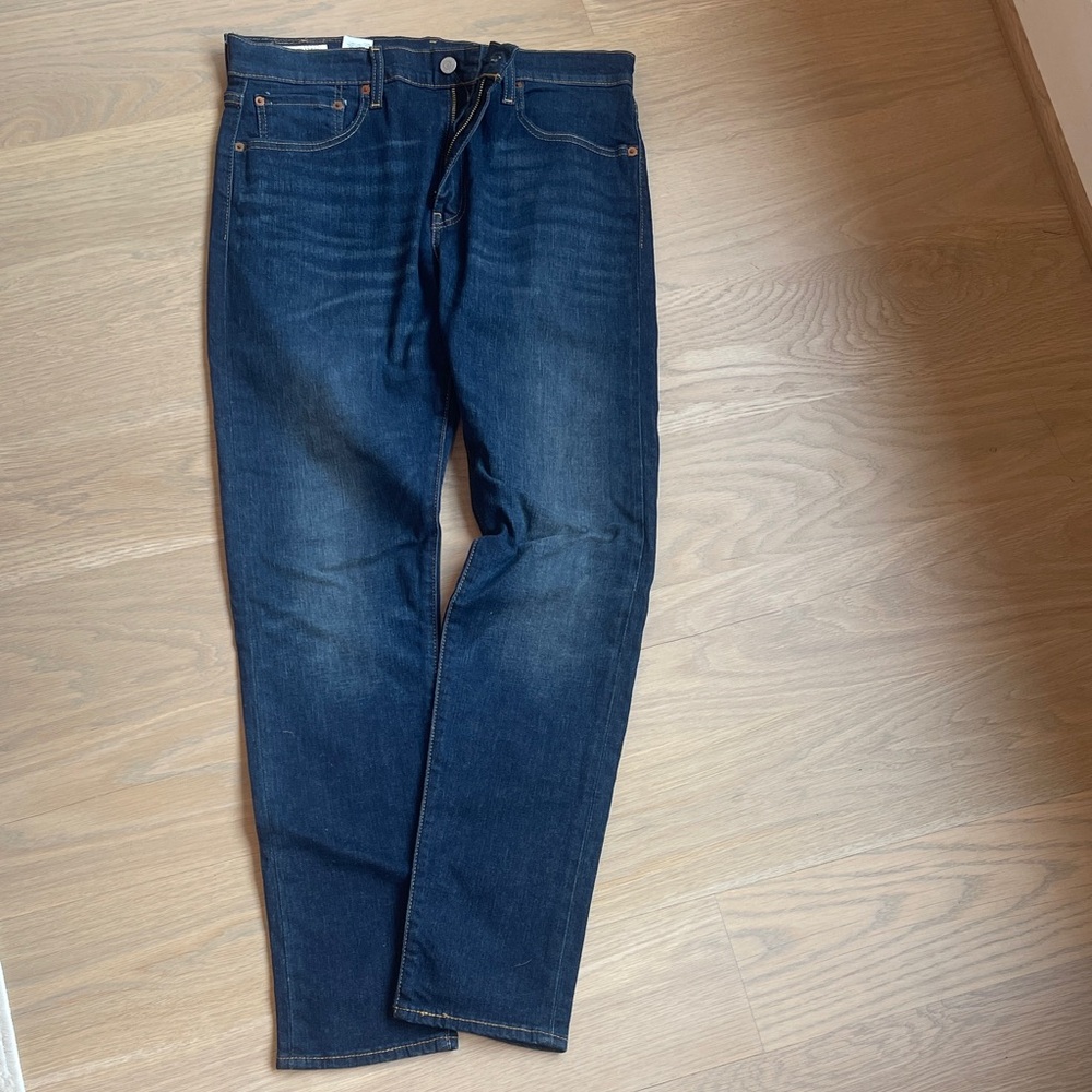 Levi’s 32 x 32 dark wash men’s jeans denim